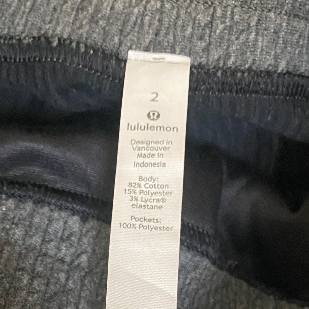 Lululemon Retreat Yourself Crop Size 2 - Picture 7 of 7